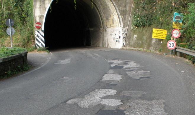 Galleria della Tempesta, asfalto da rifare