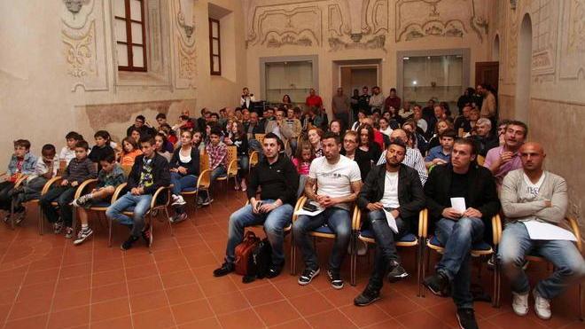 Una serata fra riconoscimenti canzoni, poesie e ricordi