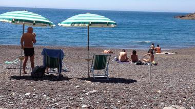 La spiaggia è del demanio, c’è scritto sui registri