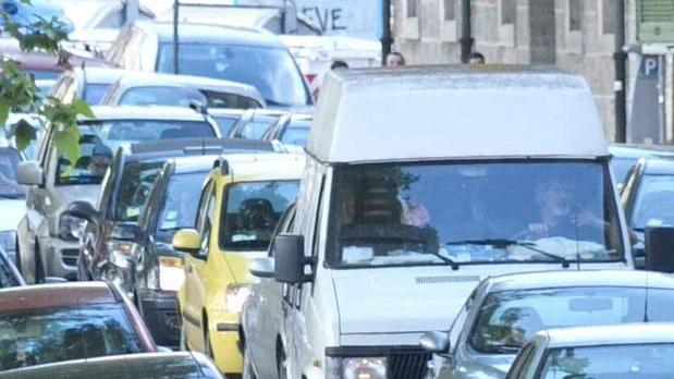 In settemila a Canapisa, la città bloccata