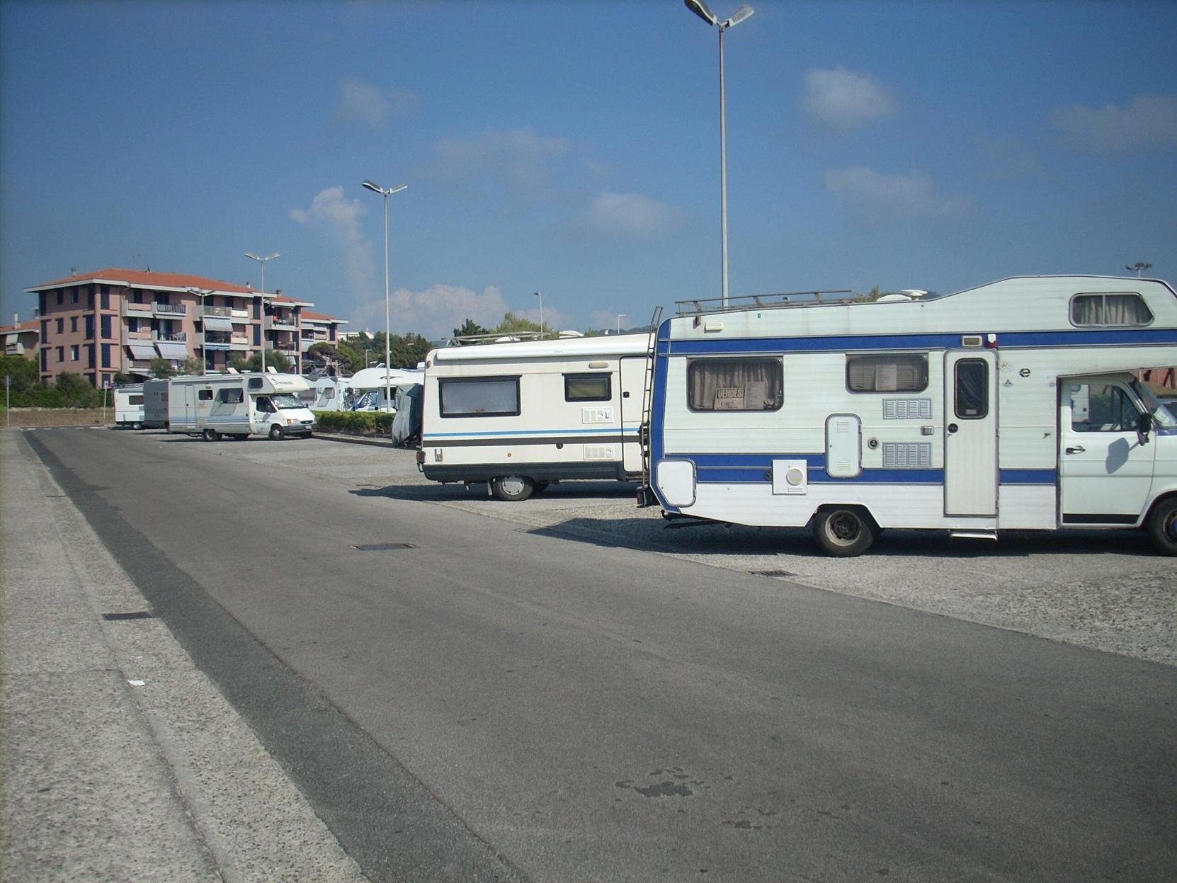 Col bel tempo arrivano i camper in piazza Borrani 