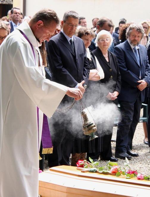 In tanti per l’ultimo saluto al conte Contini Bonacossi