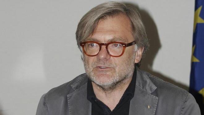 «Il Prefetto esca dal palazzo e viva la città»