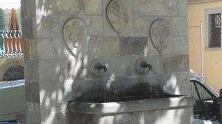 Acqua da imbottigliare il piano è già pronto