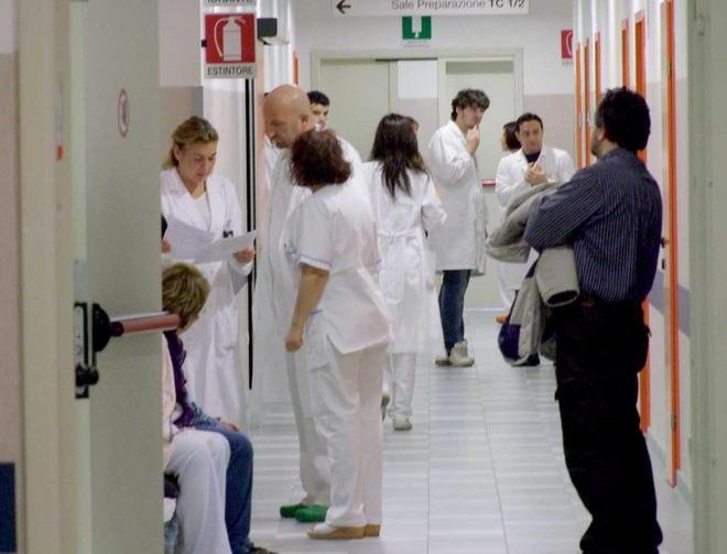 Medici ospedalieri, la sfida sui tagli 