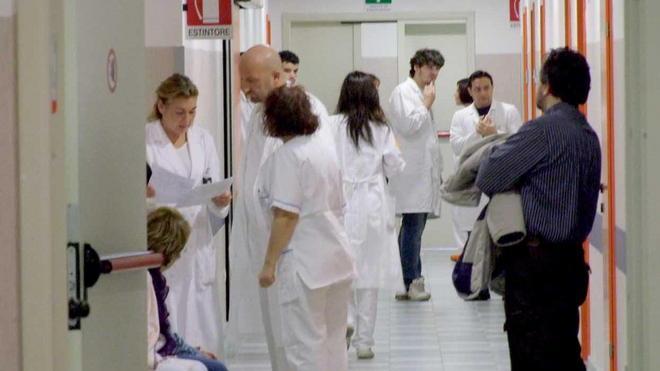 Medici ospedalieri, la sfida sui tagli