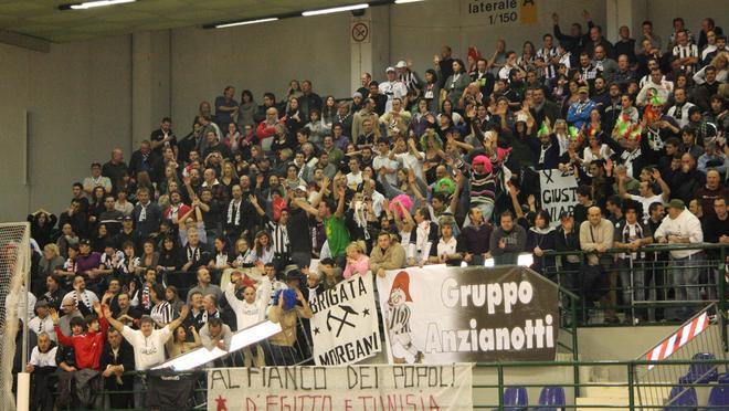 Biglietti, si spaccano i tifosi Cgc «Ma non ce l’abbiamo con Palagi» 