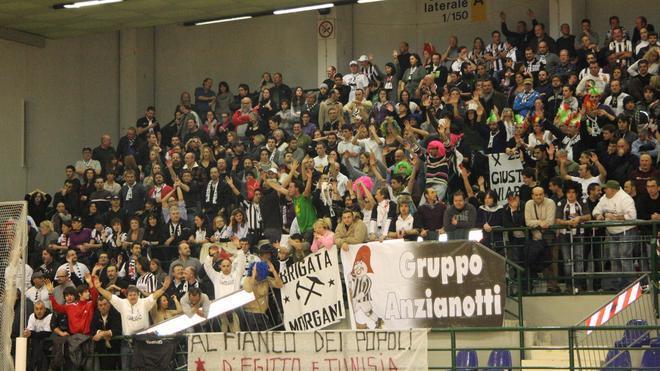 Biglietti, si spaccano i tifosi Cgc «Ma non ce l’abbiamo con Palagi»