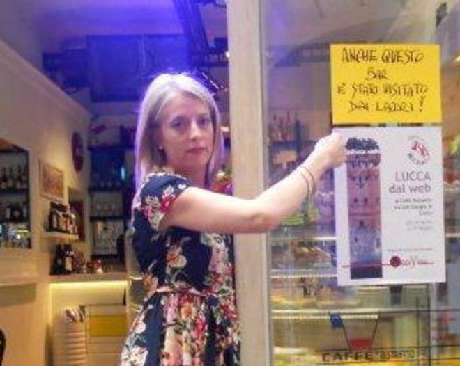 Di notte arrivano i ladri e svuotano la cassa del bar 