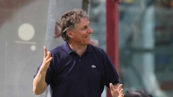 Perotti lascia la panchina amaranto e torna al vecchio incarico
