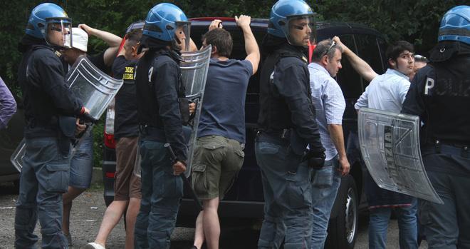 Tifosi piacentini aggrediti e la strada diventa un ring 