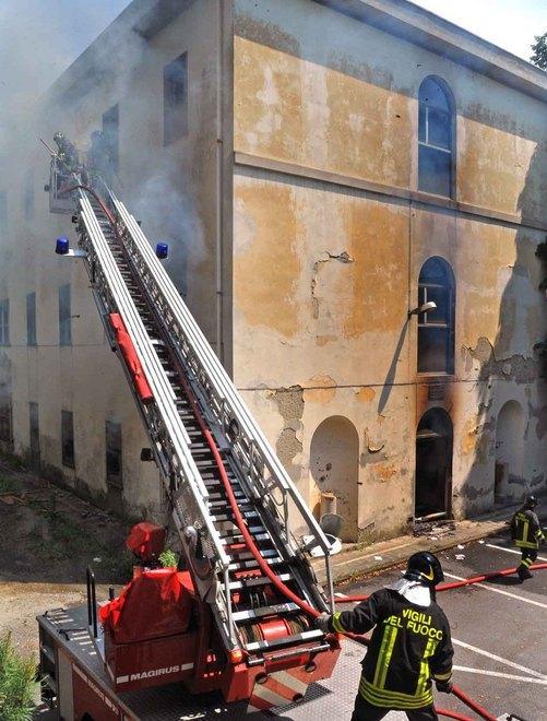Dato alle fiamme l’archivio dell’Asl 3 