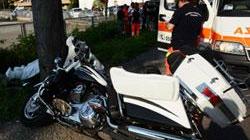 Si scontra con un furgone, muore motociclista