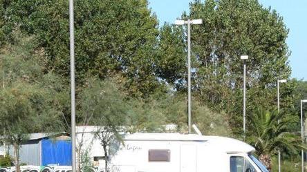 Tentata rapina a coppia di anziani che dorme in auto