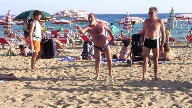 Bocce vietate sulla spiaggia: comincia l’estate dei no