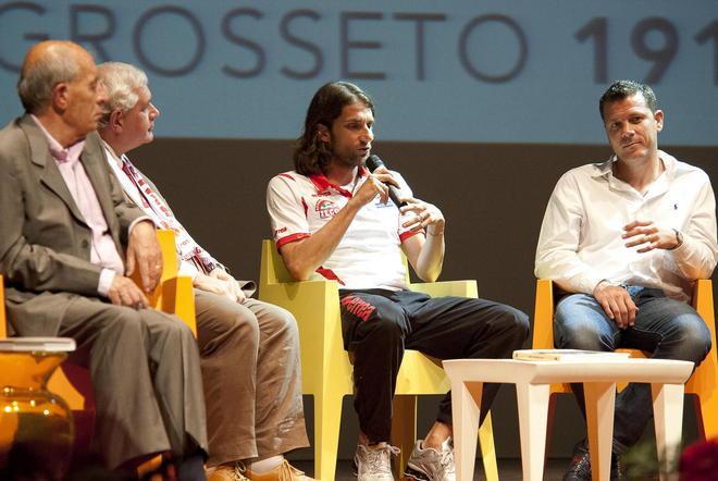 Cento passi nella storia è stato scritto a dieci mani