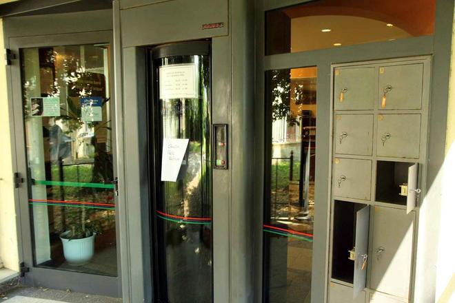 Torna il rapinatore con la parrucca 