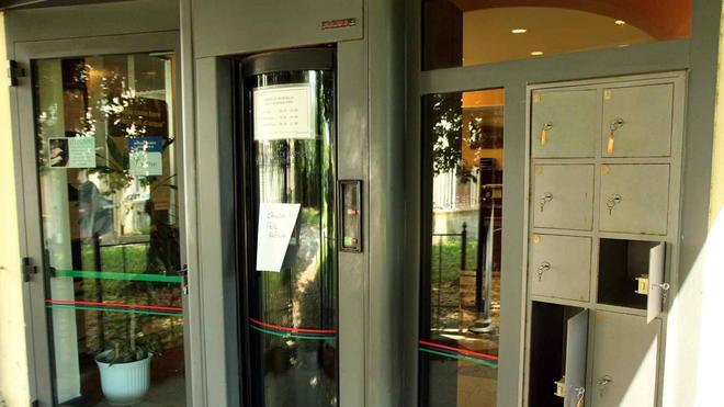 Torna il rapinatore con la parrucca