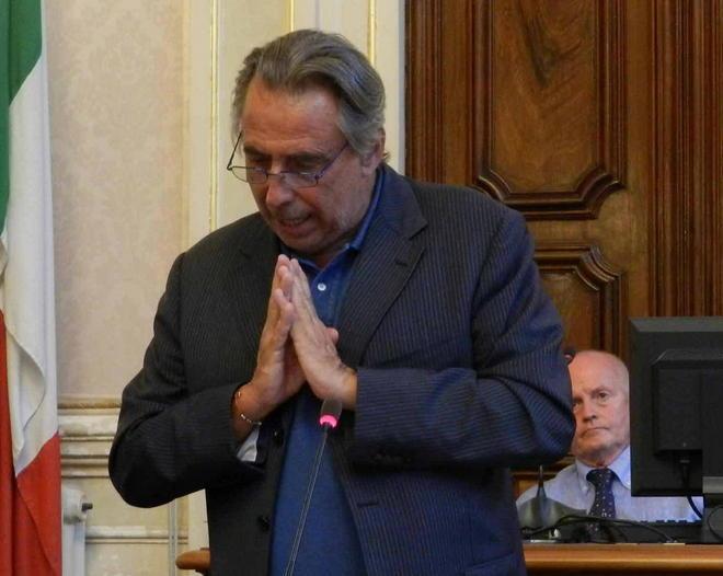 Pd isolato, Cosimi sempre più a rischio 