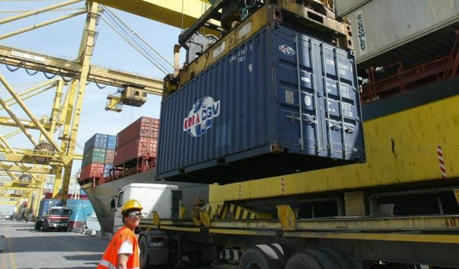 Il porto frena ancora, la Compagnia pensa alla cassa integrazione 