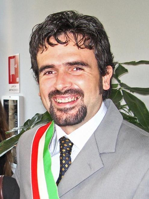 Fuori uso i locali sotto la tribuna del campo sportivo 