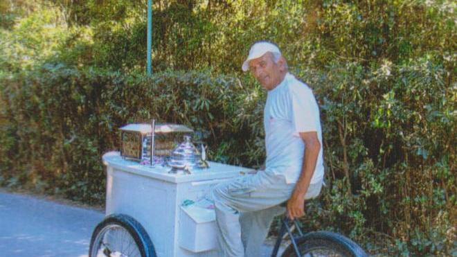 Addio Leo, gelataio con il carretto