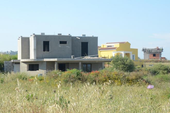 Abusi edilizi, sequestrate sette ville abusive ad Assemini 