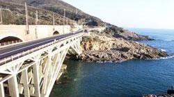 Vuole gettarsi dal ponte di Calafuria, ventenne salvata dal padre