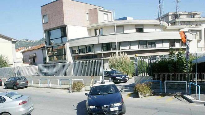 Tenta furto in caserma: arrestato