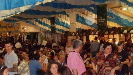 C’è la festa della birra piazza del mercato diventa un po’ Baviera
