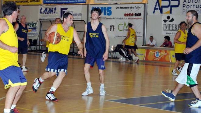 In 417 sul parquet a giocare a basket per 24 ore di fila