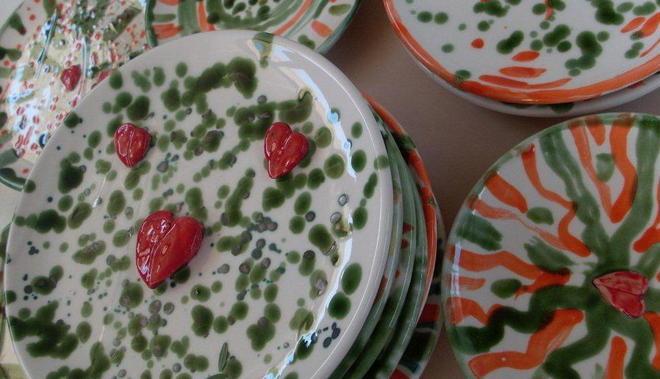 Sui piatti in maiolica la tradizione d’Italia, l’arte degli allievi Ipc 