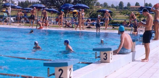 In piscina in tempo di crisi, agevolazioni alle famiglie 