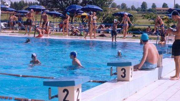 In piscina in tempo di crisi, agevolazioni alle famiglie