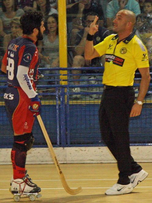 Gli ultras rossoblù: «Derby aperto o verremo fino al Palasport»