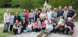 Armati di guanti e ramazze i cittadini puliscono Vetriano