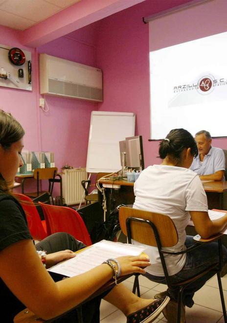 Il test è in italiano Cinesi in fuga dalle autoscuole 