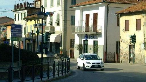 Si fa la rotonda nel centro di Porcari
