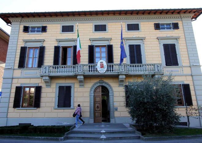 Soldi rubati in Comune, politico nei guai 