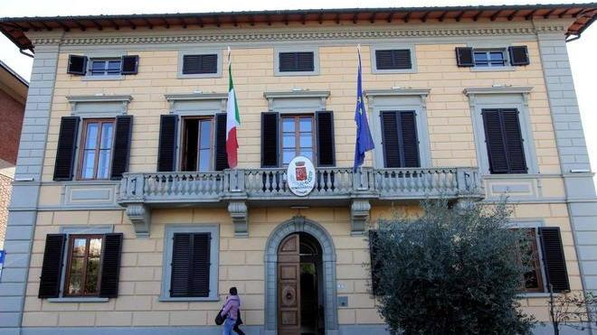 Soldi rubati in Comune, politico nei guai