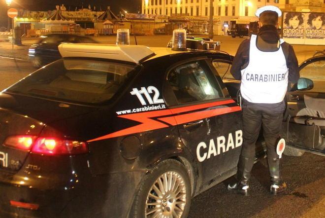 Mosse di arti marziali sul bus, autista in ospedale 