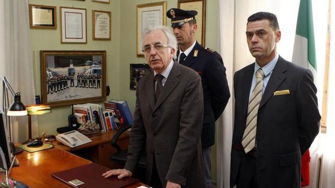 Favori alle squillo, il poliziotto ottiene i domiciliari