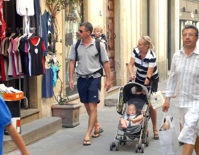 I negozi aperti nei festivi dividono i commercianti 