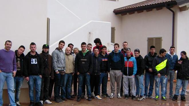 Due classi studiano un casale ristrutturato