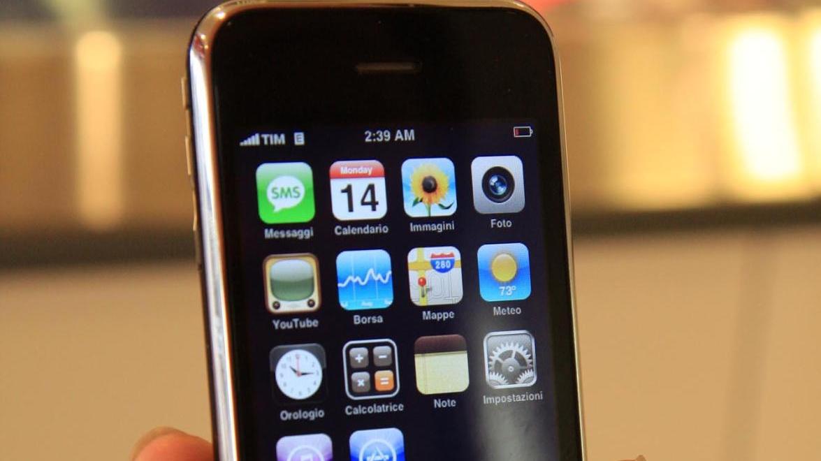 Oltre 10mila euro in 3 mesi per l’iPhone dell’assessore