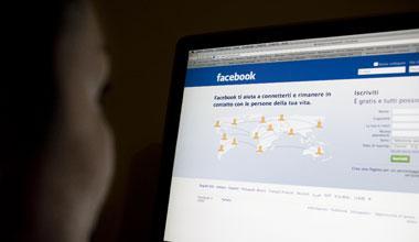 Aggancia due minorenni su Facebook,&nbsp;arrestato un livornese 