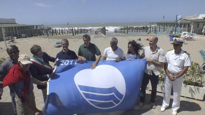 La Bandiera blu sventola sui pennoni del litorale