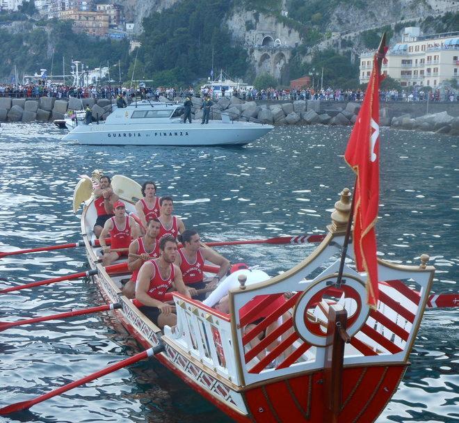 Pisa avvio sprint, ma Amalfi brucia tutti 