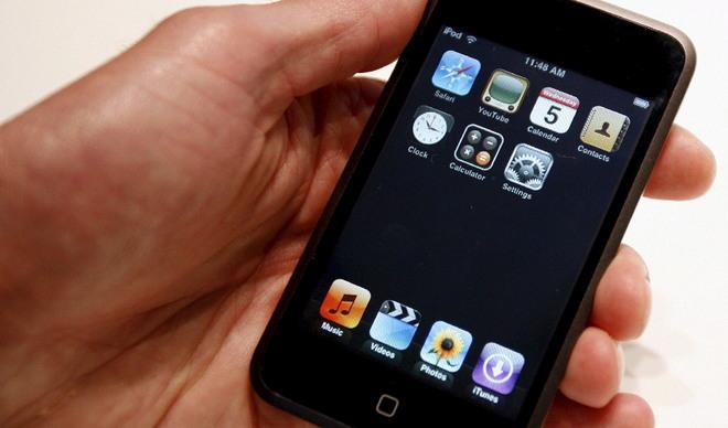Oltre 10mila euro in 3 mesi per l’iPhone dell’assessore 
