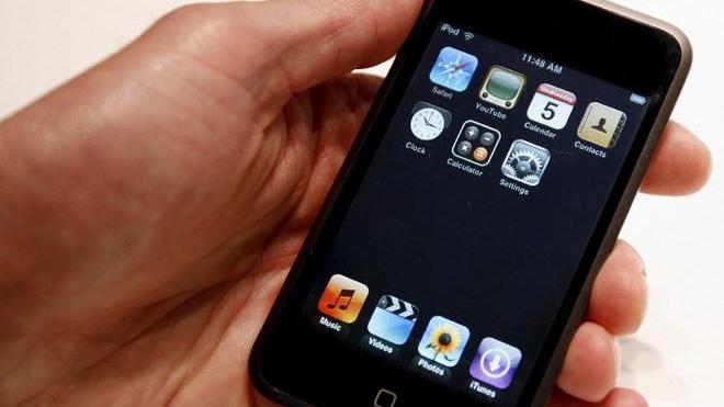 Oltre 10mila euro in 3 mesi per l’iPhone dell’assessore
